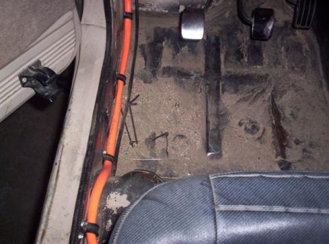 1987 Suzuki Samurai - Close-up view of the interior floor and pedals, showing orange wiring and a Supermotors.net logo.