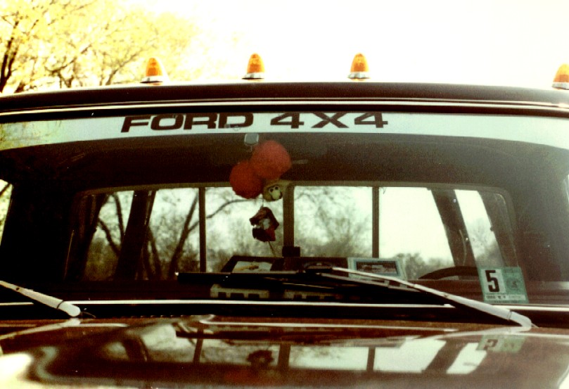 Ford 4x4 decal on truck cab roof