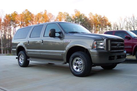 2005 Ford Excursion photo
