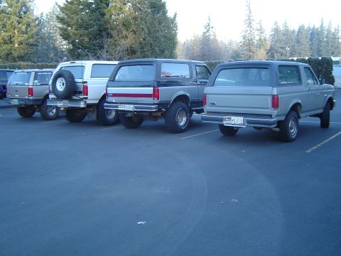 1989 Ford Bronco - Anne, Alvie, Myself and Steve gathered at the ranger station, then Steve jumped in with Anne for the day