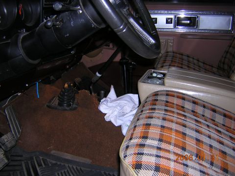 1986 Chevrolet Blazer - The interior of the vehicle shows plaid upholstery and a manual transmission shifter, with a date stamp of 2006.