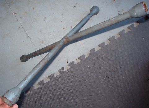1983 Ford Bronco - Lug Wrench LARGE 4-way lug wrench for 3/4-ton & heavier trucks. No wear, damage, or bends. Made in USA.