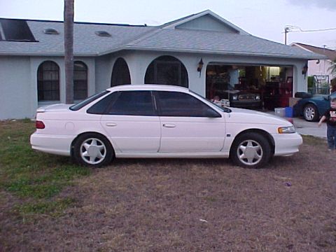 1994 Ford Taurus photo