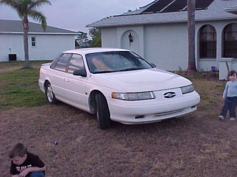 1994 Ford Taurus photo