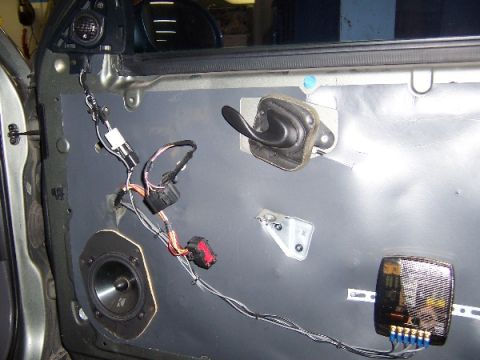 1999 Ford Taurus - Kicker component set in the doors.