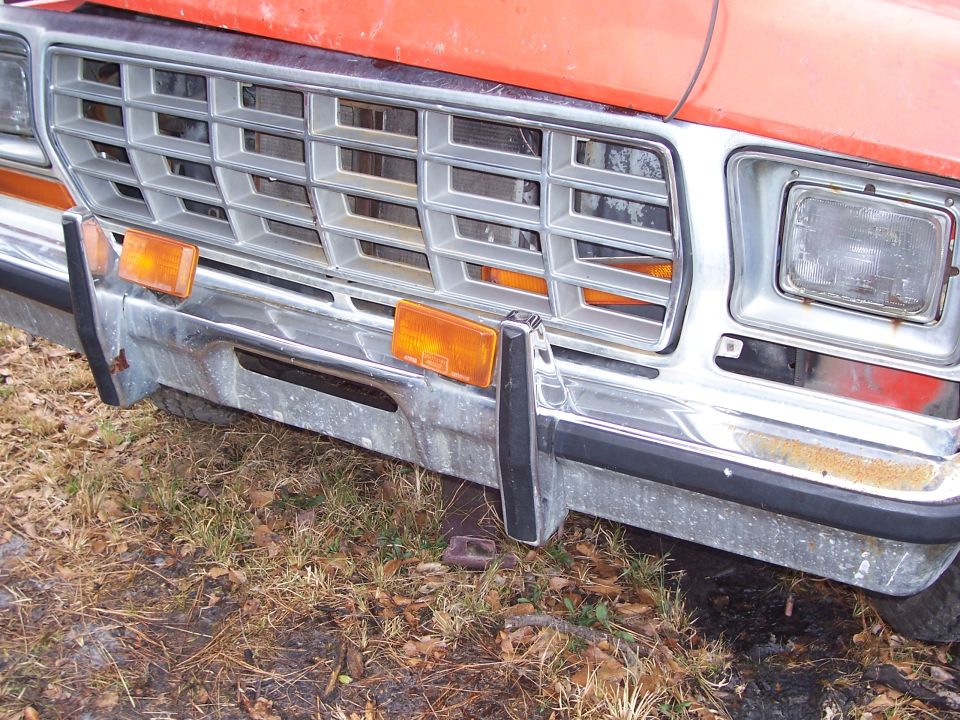 Front grille and bumper of a 1979 Ford F-Series truck