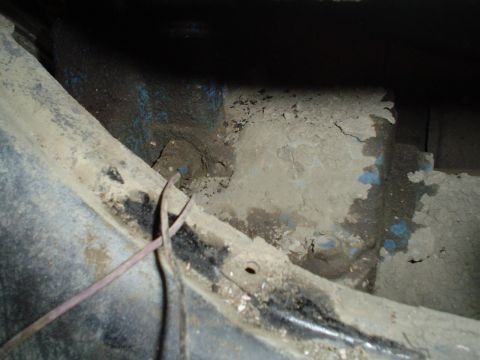 1981 Ford Bronco - location of Np-435 R switch
