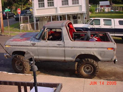 1978 Ford Bronco - It Begins, Lift is on 35 Boggers on :)