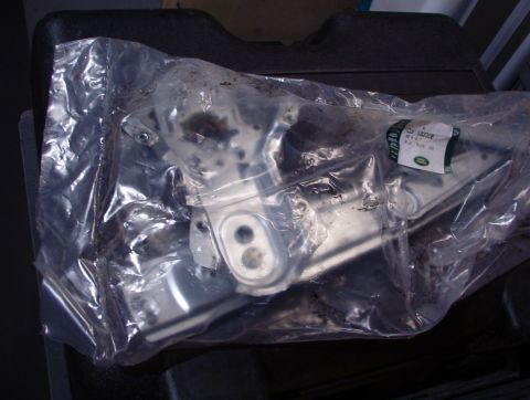 1983 Ford Bronco - SOLD D2 LHF Window Regulator USED Gear broke off, but can be welded back on.