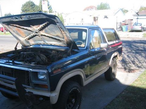 1986 Ford Bronco - This Ford Bronco appears to be from the early 1980s, not 1986 as claimed.