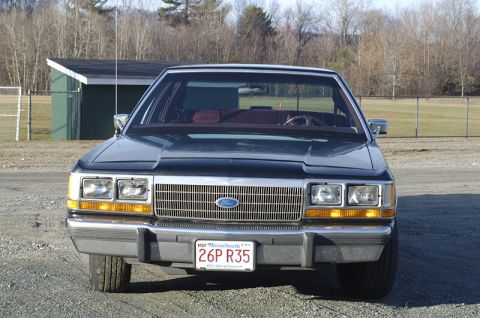1991 Ford Crown Victoria - This 1991 Ford Crown Victoria is seen from the front, its distinctive chrome grille and a Massachusetts license plate.