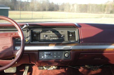 1991 Ford Crown Victoria photo