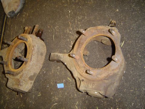 1979 Ford Bronco - 5 lug knuckle has room for the caliper