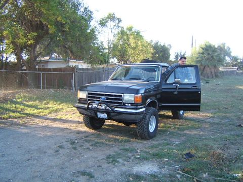 1988 Ford Bronco - Parts Bronco started out lookin' nice, but, besides the outside, the rest was crap.