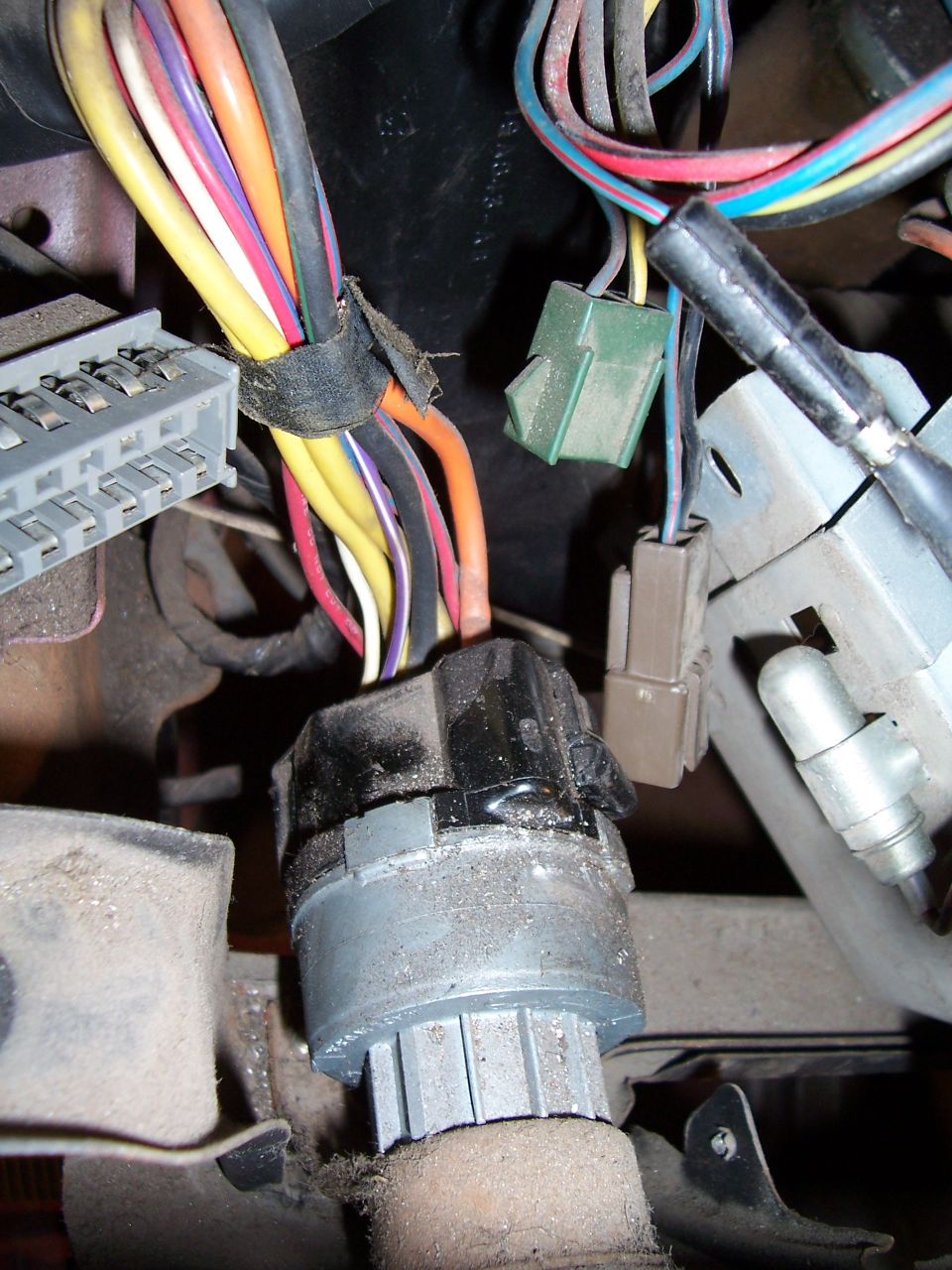 Ignition switch and wiring harness with multiple colored wires