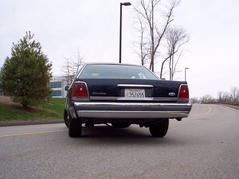 2001 Ford Crown Victoria rear view, California license plate 0352655