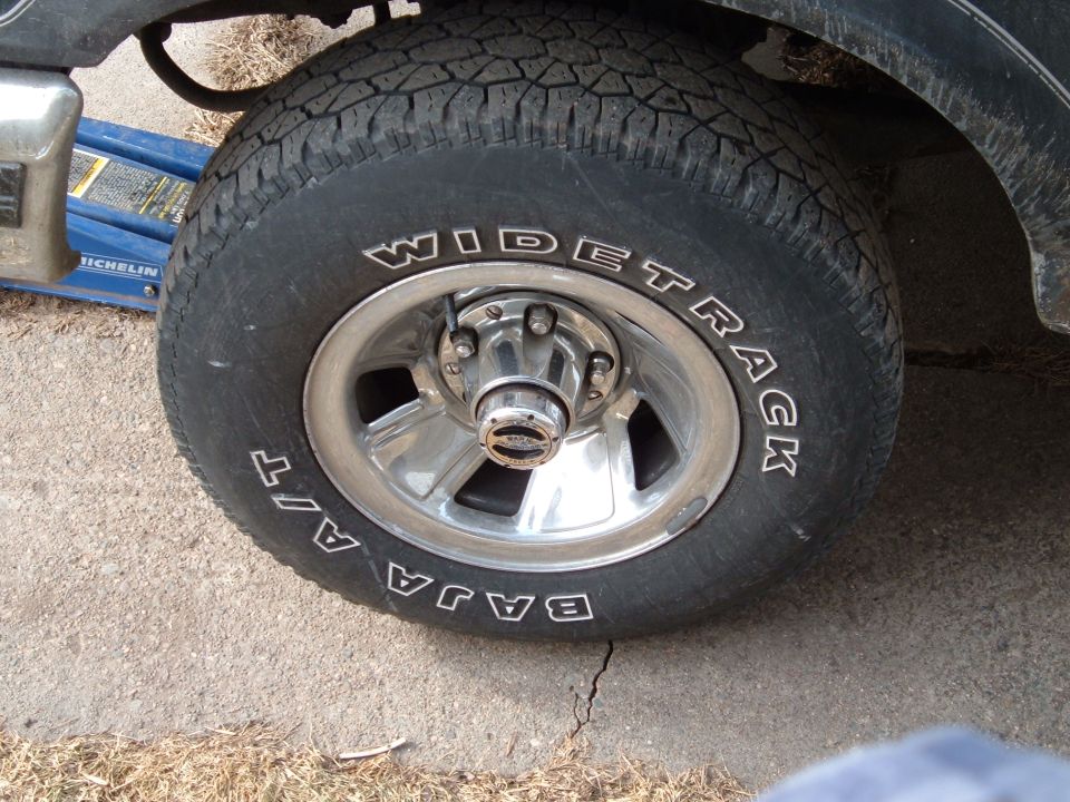 the tires 235 /75/15 and stock wheel on there before