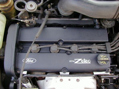 1994 Ford Probe - The engine cover displays the Ford logo and '16V Zetec' branding.