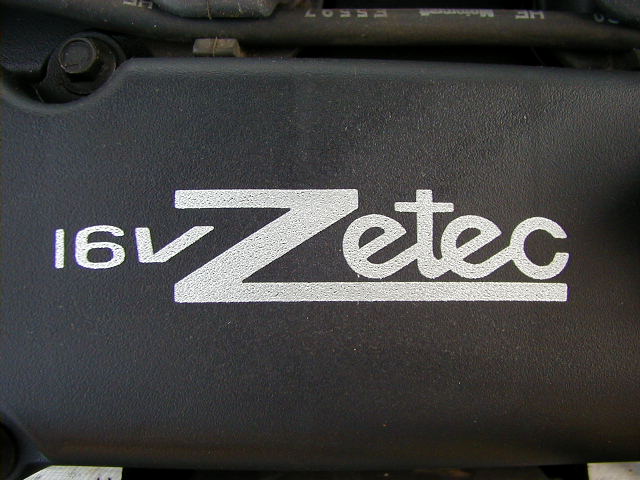 Black engine cover with white '16V Zetec' text