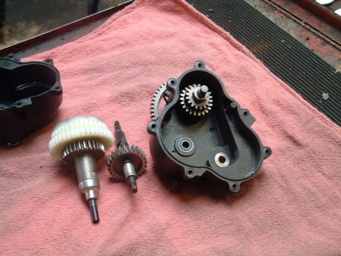 1994 Ford Bronco - Disassembled gears and transmission housing components are shown on a pink towel, with a "SUPERMOTORS.NET" watermark at the bottom right.