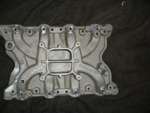 1978 Ford Bronco - Overhead view of Performer 400 EFI manifold