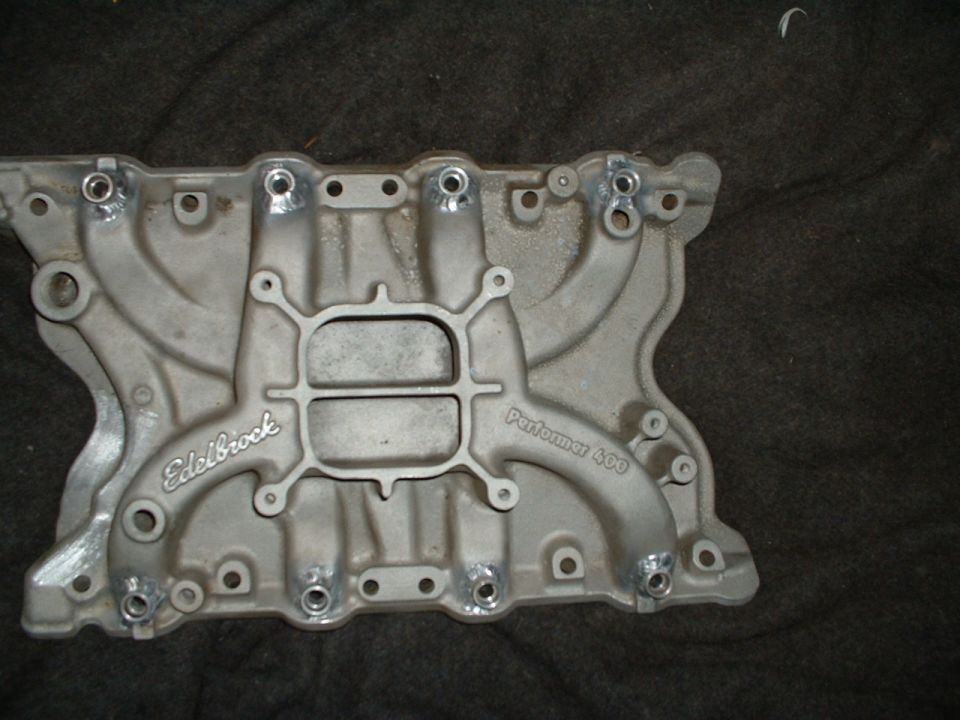 Overhead view of Performer 400 EFI manifold