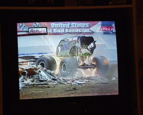 1989 Ford Bronco - GRAVE DIGGER ON FIRE!