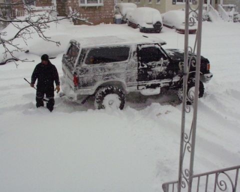 1989 Ford Bronco - snow storm 2006 20+inches