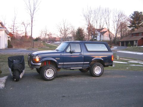 1994 Ford Bronco - 4 in lift with old 33in BFG muds