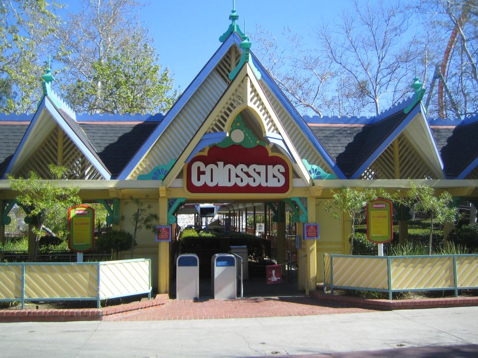 Yellow and blue gabled park entrance with Colossus sign