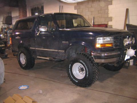 1994 Ford Bronco - OK shot still in the garage with thte 35" on