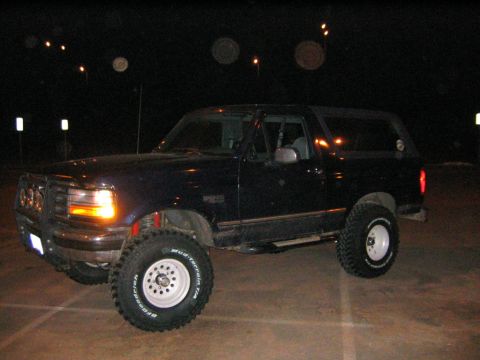 1994 Ford Bronco - Dark shot in a parking lot on the way home