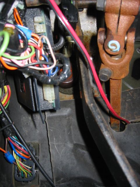 1995 Ford Bronco - you can see the box just left of the brake petal arm.