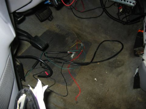 1995 Ford Bronco - more useless wiring from the previous owner. that is part of the hands free system that he had on the truck. but there is only a weird shap…