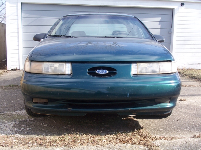 Green 1993 Ford Taurus front view