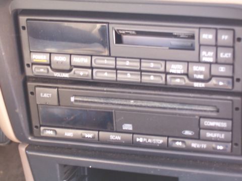 1993 Ford Taurus photo