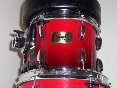 1995 Ford Bronco - A red Pearl drum kit is shown with a black seat on top.