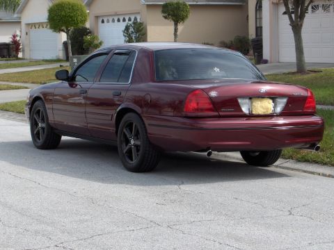 2004 Ford Crown Victoria photo