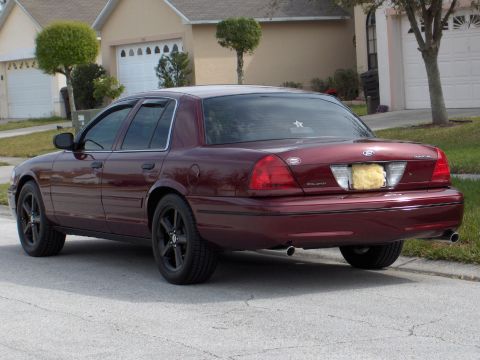 2004 Ford Crown Victoria photo