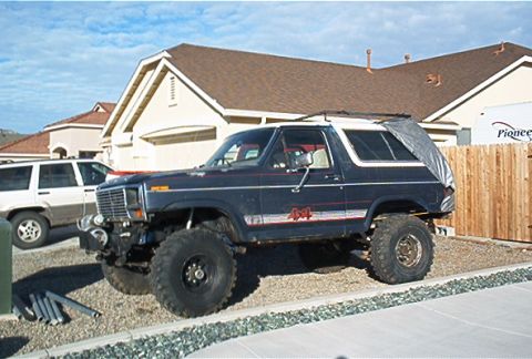 1986 Ford Bronco - It now appears the front is slightly taller again. I'm considering redrilling the holes in the front hangers higher up. I'll also be adding…