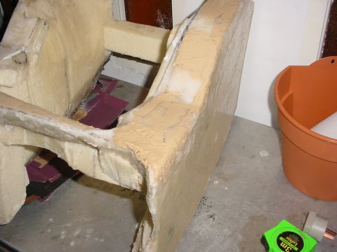 1986 Ford Bronco - After sanding you’ll find many imperfections. These are to be covered with polyester resin (the one used by car painters to fix small dents…
