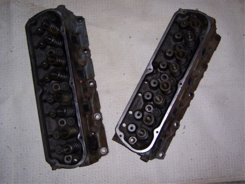 1983 Ford Bronco - 351w stock heads