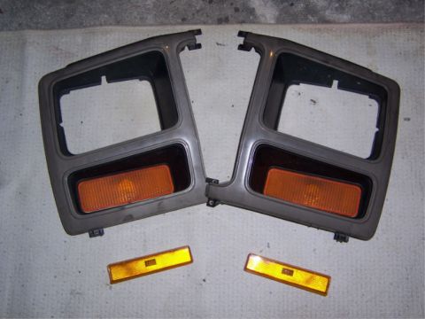 1983 Ford Bronco - 86 trim an yellow markers