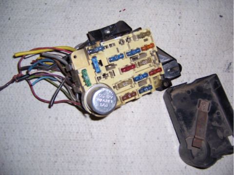 1983 Ford Bronco - 84 fuse block