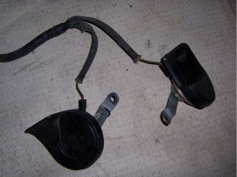 1983 Ford Bronco - horns 1low 1 high- used only 4 months