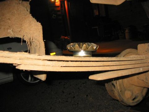 1991 Ford Explorer - Close-up view of a vehicle's rear suspension components, including leaf springs and a differential gear.