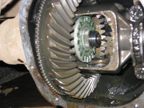 1991 Ford Explorer - Close-up of differential gears, showing wear and lubricant.