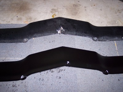 1972 Ford Ranchero - Comparison of an old and a freshly painted car grille.