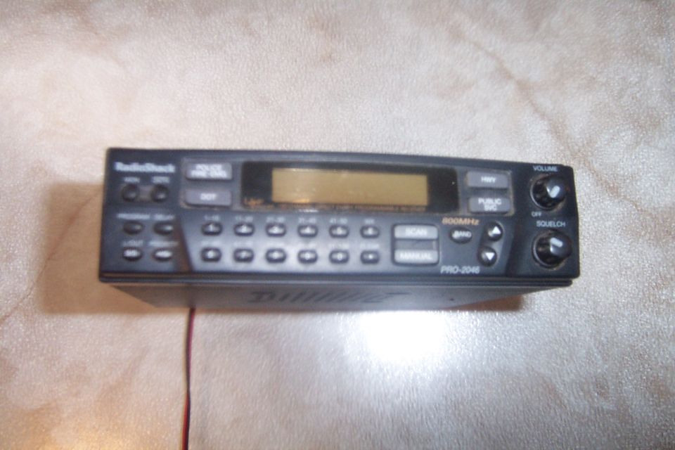 RadioShack PRO-2046 scanner with keypad and LCD screen