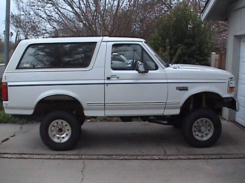 1994 Ford Bronco - 6 inch Superlift and Sky shackle flip on stock 31x10.5 tires and wheels